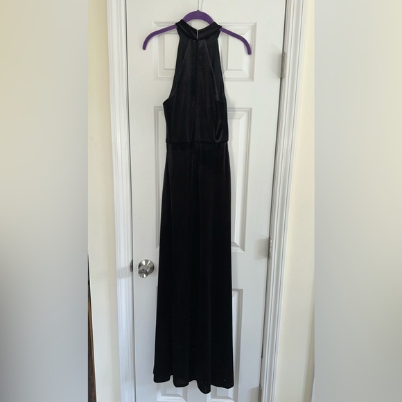 Black velvet gown - Picture 2 of 3